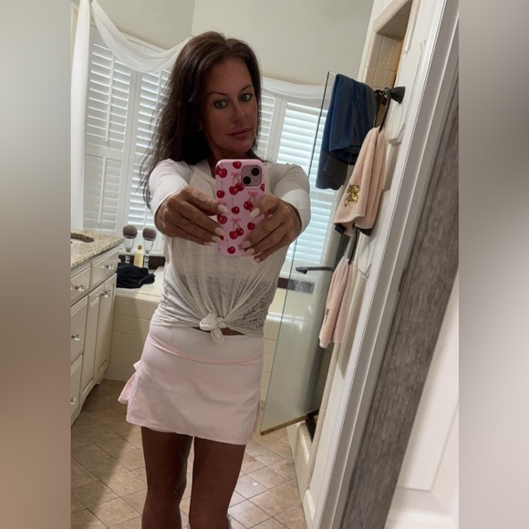 Meet your posher!💍🎀👑🐯💪💏 Top rated seller🏆🏅 - Picture 4 of 12